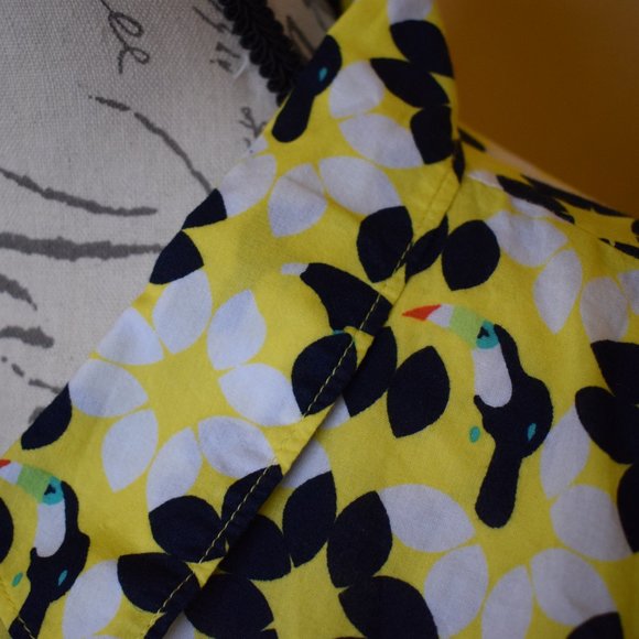 Black yellow and white pattern Crown & Ivy Long sleeve button down shirt.  Large - Picture 4 of 4